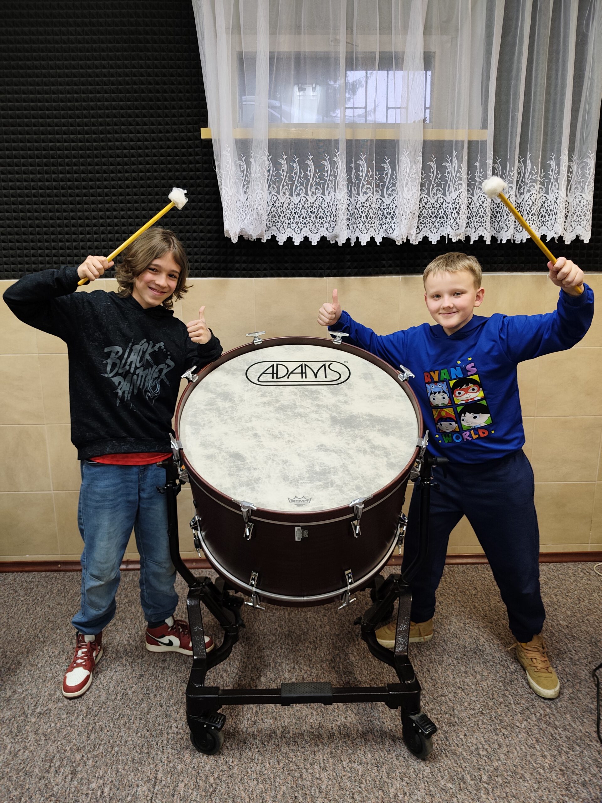 Uczniowie uczestniczący w zajęciach w szkole muzycznej